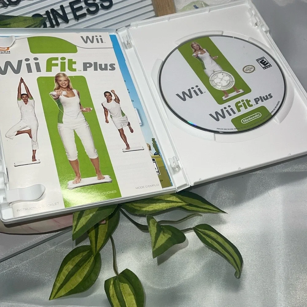 Wii Fit Plus (Wii, 2009) Tested and works great see photos for details.